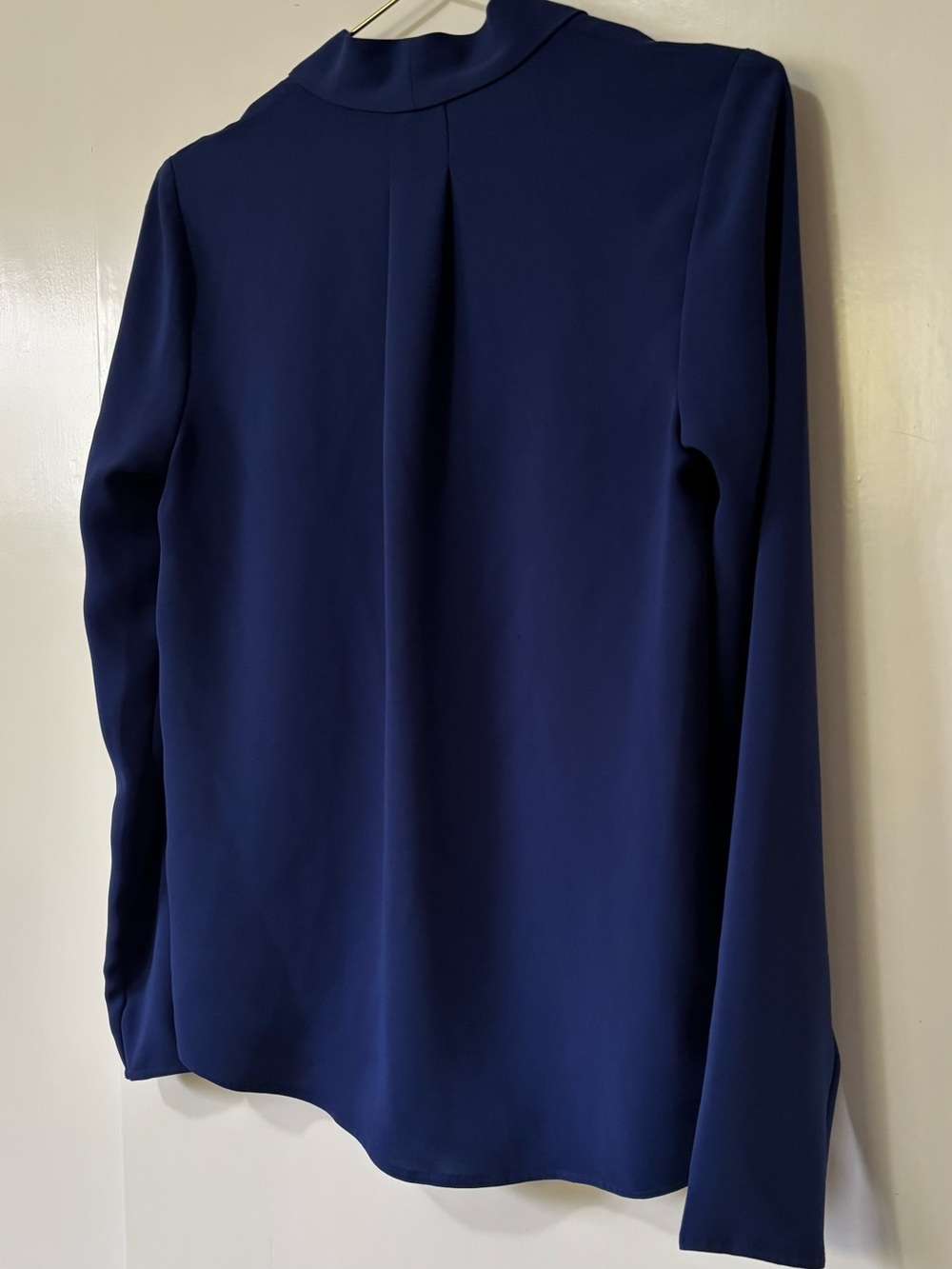 Babaton| Aritzia| Royal Blue Power Blouse V-Neck Long Sleeve Top Sz XS - Picture 5 of 6